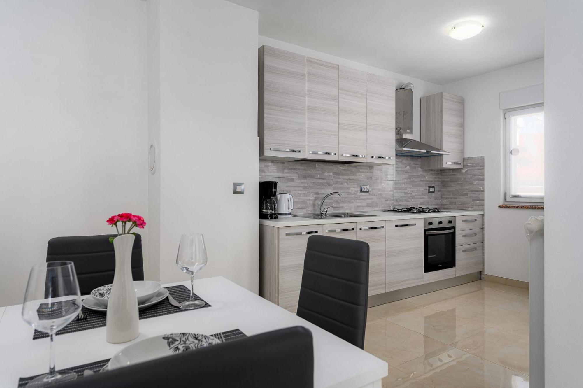Stancija Amorozo 5 - Apartment N. 7 Poreč Eksteriør billede